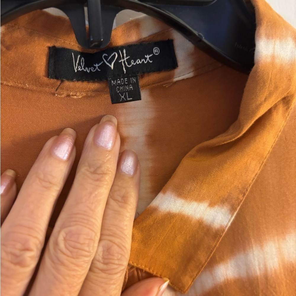 Women's Velvet Heart Rust Tie-Dye Button Front Blouse Sz XL - Picture 5 of 7